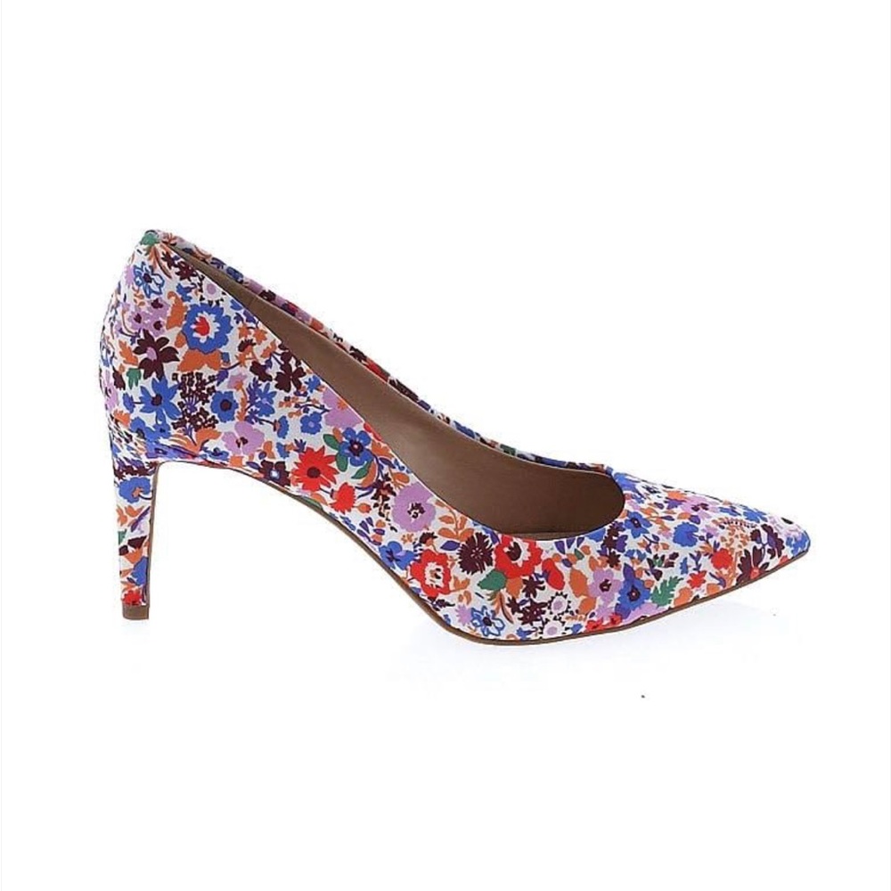 Kelly & Katie Misha Pump